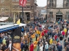 Niederlande, Gouda, 10.04.2025Der Kaesemarkt von Gouda ist ein spektakulaeres historisches Schauspiel, das vom 4. April bis zum 29. August jeden Donnerstagvormittag stattfindet. Vor der Waage handeln die Landwirte mit den Haendlern die Preise aus. Und so wie es seit Jahrhunderten Brauch ist, wird der Verkauf immer noch per Handschlag besiegelt. Foto: Blick auf den Kaesemarkt mit zahlreichen Zuschauer[Copyright by: Sepp Spiegl, Tel.: 0228 9483026, Fax.: 0228 9483027 {53129 Bonn, Moselweg 32, Deutsche Bank-Bonn, IBAN: DE66 3807 0059 0314 9671 01, BIC.: DEUTDEDK380]