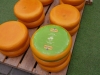 Niederlande, Gouda, 10.04.2025Der Kaesemarkt von Gouda ist ein spektakulaeres historisches Schauspiel, das vom 4. April bis zum 29. August jeden Donnerstagvormittag stattfindet. Vor der Waage handeln die Landwirte mit den Haendlern die Preise aus. Und so wie es seit Jahrhunderten Brauch ist, wird der Verkauf immer noch per Handschlag besiegelt. Foto: junger Goudakaese[Copyright by: Sepp Spiegl, Tel.: 0228 9483026, Fax.: 0228 9483027 {53129 Bonn, Moselweg 32, Deutsche Bank-Bonn, IBAN: DE66 3807 0059 0314 9671 01, BIC.: DEUTDEDK380]