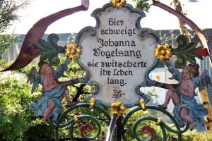Ein Friedhof zum Totlachen Gesellschaft