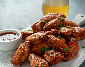 Draußen bleiben und genießen Essen und Trinken