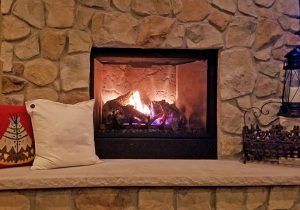 Behagliches Flammenspiel mit Flüssiggas Gesellschaft