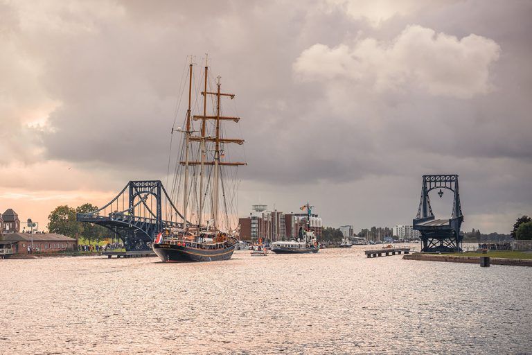 Mit Windjammern und Barkassen auf See