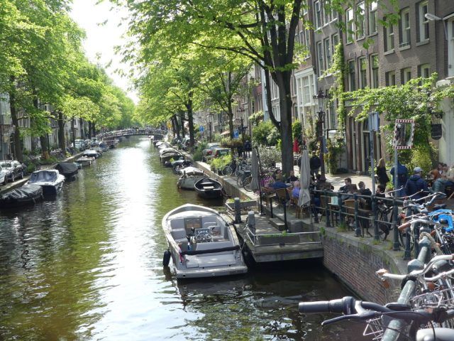 Stimmungsvolle Grachten-Atmosphäre