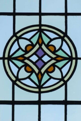 Glasfenster als Wappen des Conservatoriums