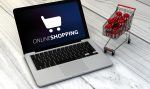 Wirtschaft: Onlineshopping mit Kreditkarte