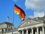 Deutsche Redwendung: „Das Ende der Fahnenstange ist noch nicht erreicht“