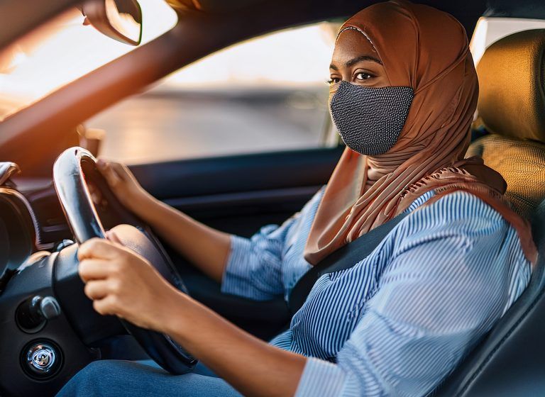 Keine Ausnah­me­ge­neh­migung für Gesichts­schleier (Niqab) am Steuer