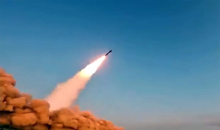 Politik: Bombe um Bombe