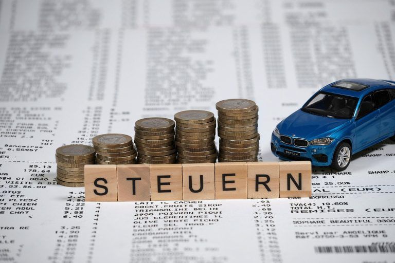 Bundesfinanzhof hält Ausset­zungs­zinsen von monatlich einhalb Prozent für verfas­sungs­widrig