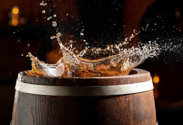 Deutsche Redewendung:“ Das schlägt dem Fass den Boden aus“