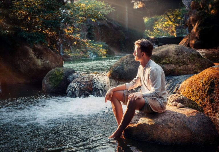 Deutsche Redewendung: An der Quelle sitzen