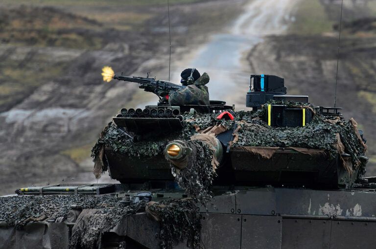 Politik: Mehr als Panzer und Raketen