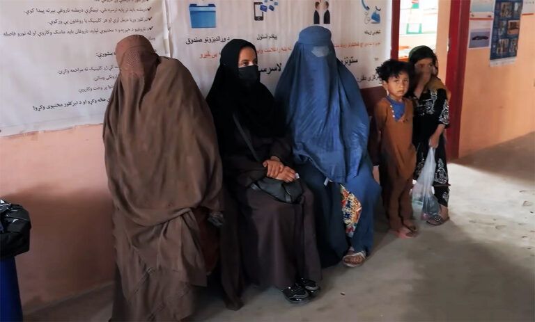 Politik: Urlaub bei den Taliban Politik: Urlaub bei den Taliban