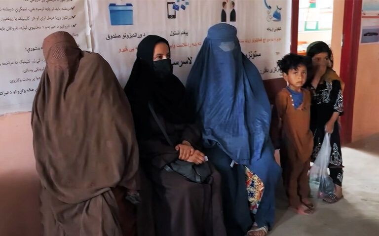 Politik: Urlaub bei den Taliban Politik: Urlaub bei den Taliban