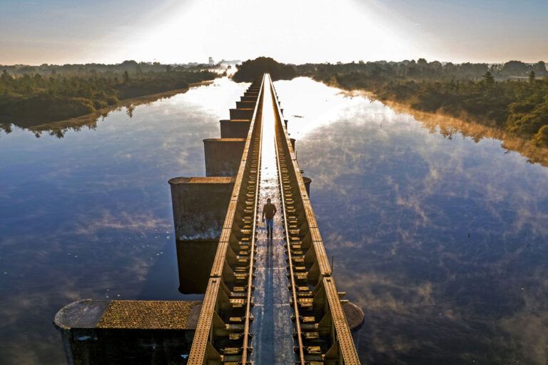 Nachhaltig reisen zwischen Städten und stillen Naturgebieten Nachhaltig reisen zwischen Städten und stillen Naturgebieten